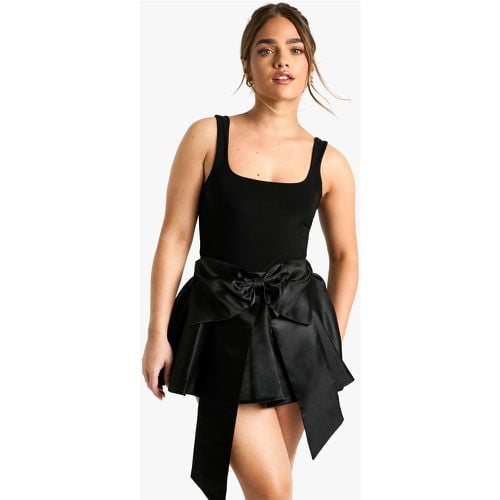 Petite Satin Bow Skater Mini Skirt - boohoo - Modalova