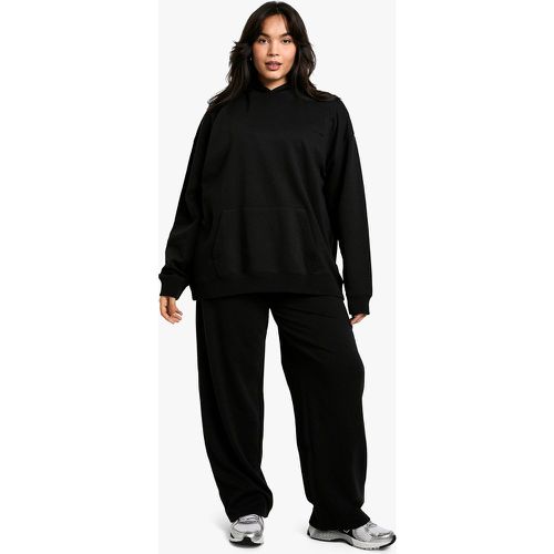 Pantaloni tuta dritti Plus Size con ricami Dsgn Studio - boohoo - Modalova