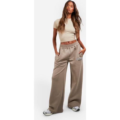 Pantaloni tuta dritti Dsgn Studio con applique - boohoo - Modalova