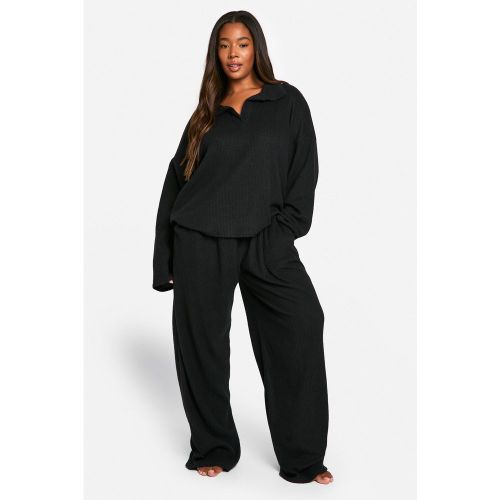 Set Loungewear da casa Plus Size a coste morbide con colletto & pantaloni - boohoo - Modalova