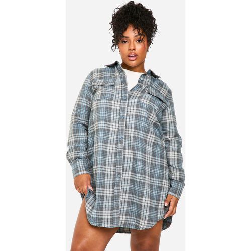 Vestito camicia Plus Size spazzolato a quadri - boohoo - Modalova