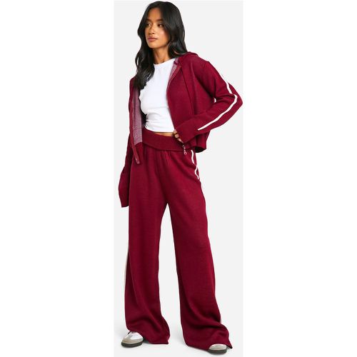 Pantaloni Petite in maglia con dettagli a righe e cappuccio & pantaloni a zampa con dettagli in vita - boohoo - Modalova