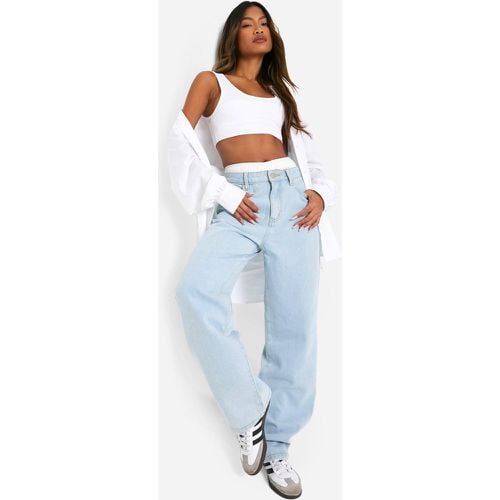 Jeans Basics a vita alta in taglio maschile - boohoo - Modalova