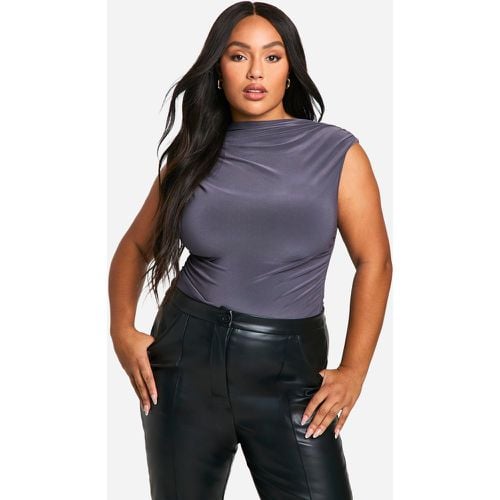 Plus Ruched Side Seam Sleeveless Top - boohoo - Modalova