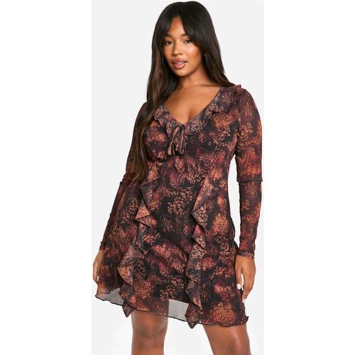 Vestito a trapezio Plus Size con stampa animalier e arricciature - boohoo - Modalova