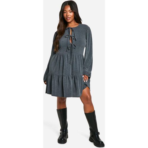 Vestito grembiule Plus Size a coste in due toni con laccetti frontali - boohoo - Modalova