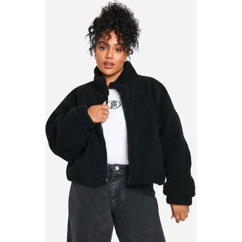 Giacca Bomber Plus Size squadrata in pelliccia sintetica morbida - boohoo - Modalova