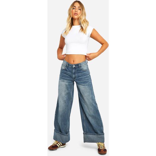 Jeans a gamba ampia con risvolti sui polsini - boohoo - Modalova