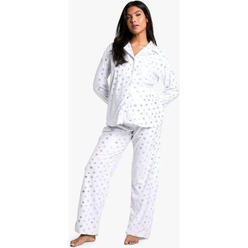 Set pigiama Premaman in fleece metallizzata con fiocchi di neve - boohoo - Modalova