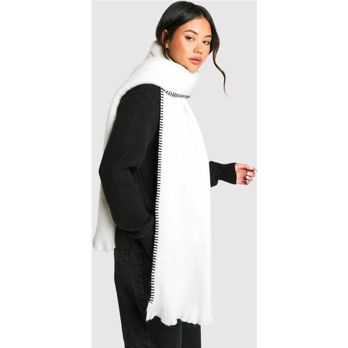 Sciarpa in maglia rifinita con cuciture coperte - boohoo - Modalova