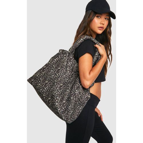 Bolso Tote De Nailon Con Estampado De Leopardo Monocromático Y Asa Anudada - boohoo - Modalova