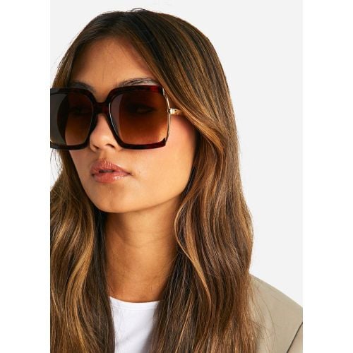 Gafas De Sol Cuadradas Oversize De Carey - boohoo - Modalova