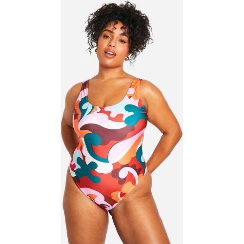 Costume intero Plus Size in fantasia astratta con scollo rotondo - boohoo - Modalova