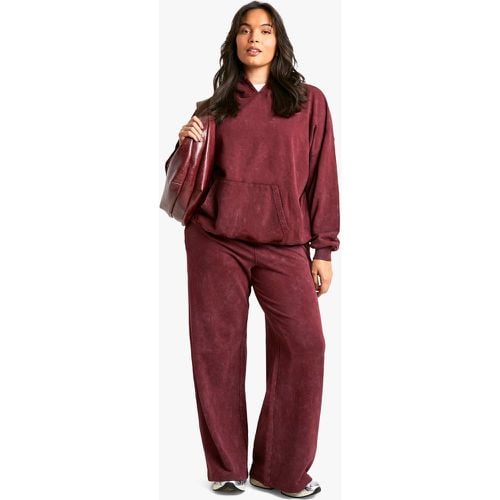 Pantaloni tuta Plus Size Premium sovratinti bordeaux a gamba ampia - boohoo - Modalova