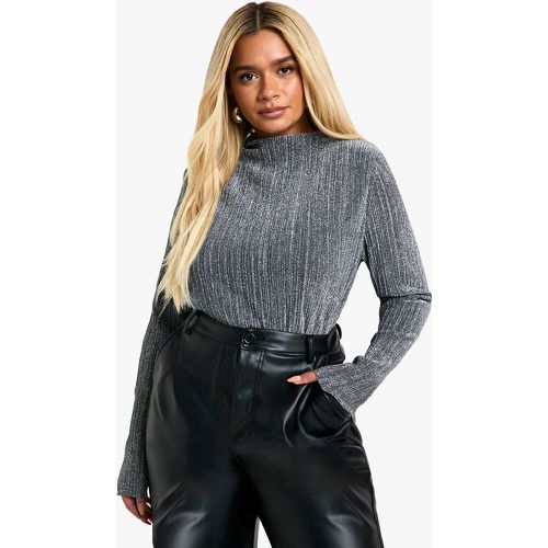 Top Plus Size metallizzato con pieghe sul collo e spalline imbottite - boohoo - Modalova