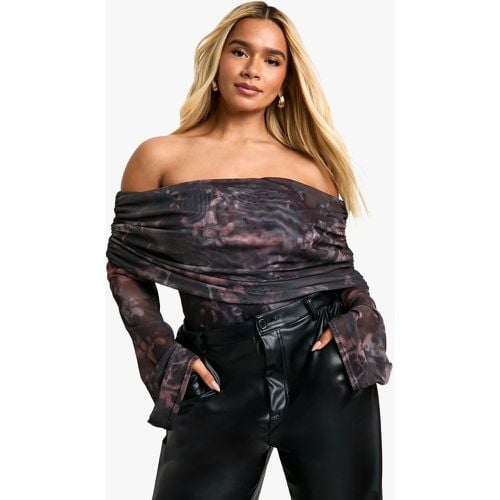 Top Plus Size a maniche lunghe in rete con scollo Bardot estremo - boohoo - Modalova