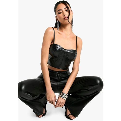 Corsetto in pelle sintetica con coppe sul busto e spalline - boohoo - Modalova