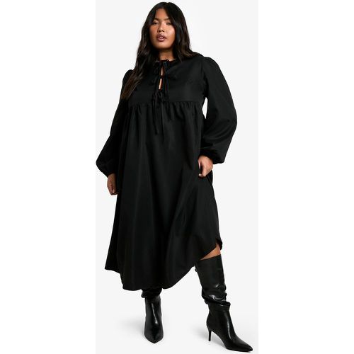 Vestito grembiule midi Plus Size con laccetti frontali - boohoo - Modalova