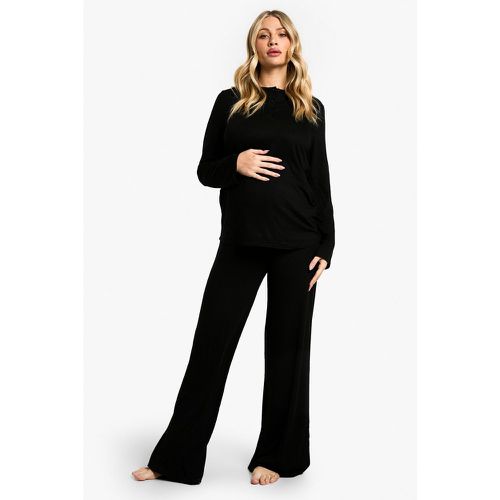 Pijama Premamá De Pantalón Con Pernera Ancha Y Top De Manga Larga Con Botones - boohoo - Modalova