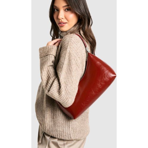 Bolso De Hombro De Cuero Sintético Brillante Con Asa Cruzada - boohoo - Modalova