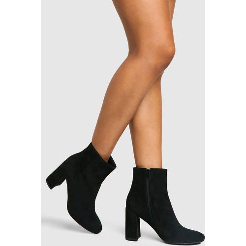 Faux Suede Block Heeled Ankle Boot - boohoo - Modalova