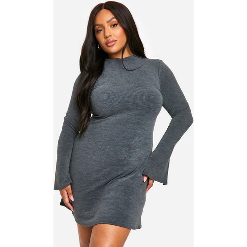 Vestito grembiule Plus Size a coste in due toni con maniche svasate - boohoo - Modalova