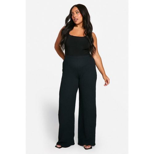 Pantaloni Plus Size a gamba ampia effetto goffrato - boohoo - Modalova