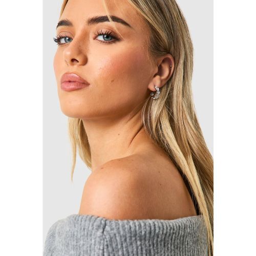 Orecchini a cerchio color argento con cuore e strass - boohoo - Modalova