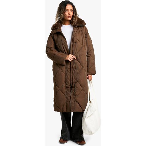 Parka Maxi Premium Acolchada Con Ribete De Pelo Sintético - boohoo - Modalova