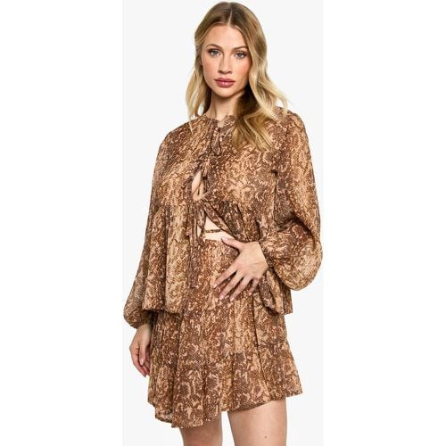 Minigonna Premaman in chiffon con stampa effetto pelle di serpente e balze in vita elasticizzata - boohoo - Modalova