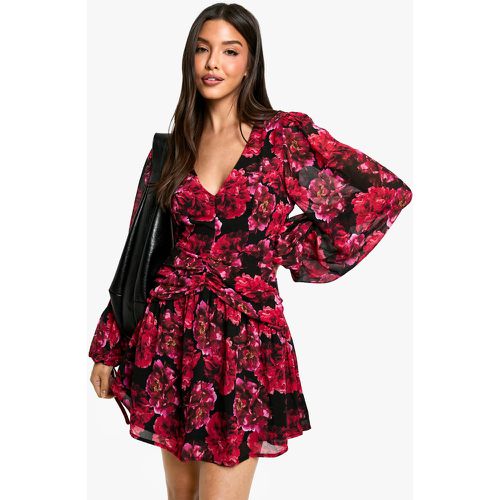 Vestido Skater De Chifón Con Cintura Fruncida Y Estampado De Flores - boohoo - Modalova