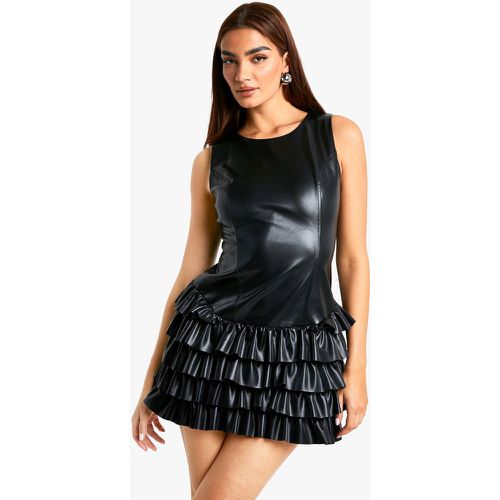 Vestido Mini De Cuero Sintético Con Volante En El Bajo - boohoo - Modalova