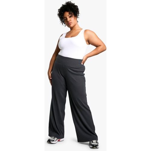 Pantaloni Plus Size a gamba ampia a coste pesanti - boohoo - Modalova