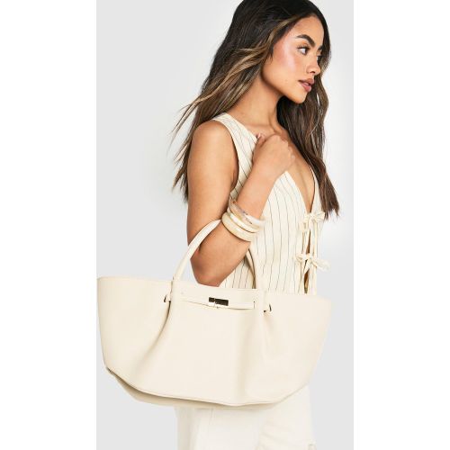Bolso Tote Texturizado De Cuero Sintético Con Detalle De Broche - boohoo - Modalova