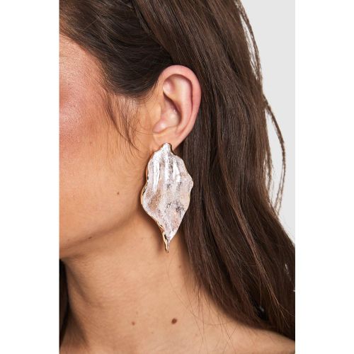 Pendientes Llamativos Con Pétalos De Perlas - boohoo - Modalova
