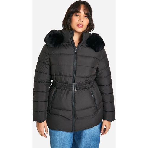 Chaqueta Acolchada Plus Con Cinturón Y Ribete De Pelo Sintético - boohoo - Modalova