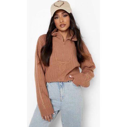 Maglione Petite a coste spesse con zip corta - boohoo - Modalova