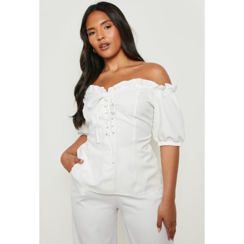 Top Plus Size con spalle scoperte, laccetti e scollo a cuore - boohoo - Modalova