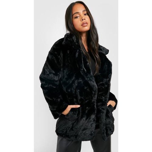 Cappotto Petite oversize Luxe con colletto in pelliccia sintetica - boohoo - Modalova