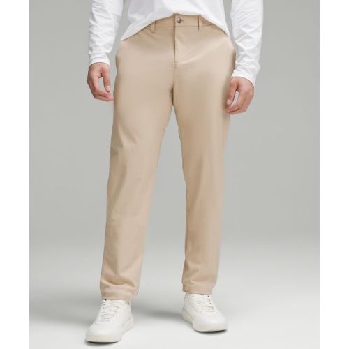 – ABC Chinohose im Classic Fit Warpstreme für Männer – 76 cm – Khaki – Größe 28 - lululemon - Modalova