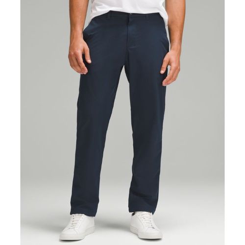 – ABC Chinohose im Relaxed Fit Warpstreme für Männer – 81 cm – Blau – Größe 40 - lululemon - Modalova