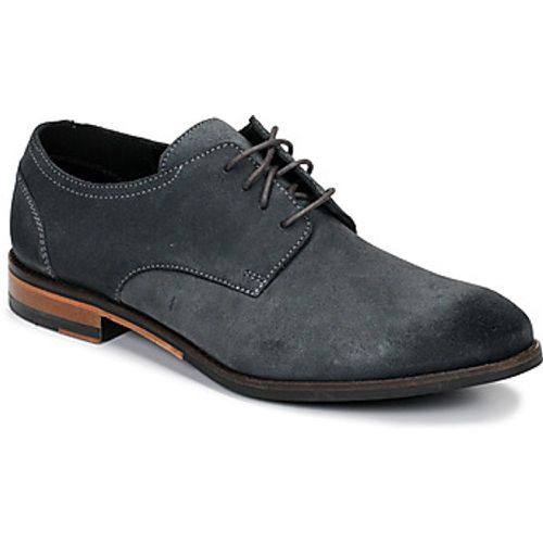 FLOW PLAIN men's Casual Shoes in - Clarks - Modalova