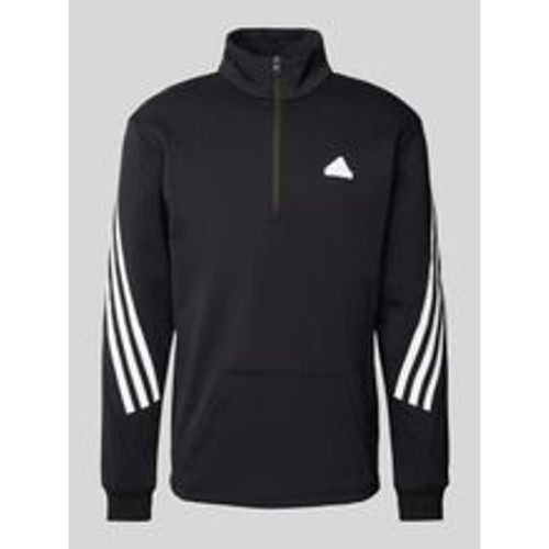 Sweatshirt mit Label-Detail - adidas Sportswear - Modalova