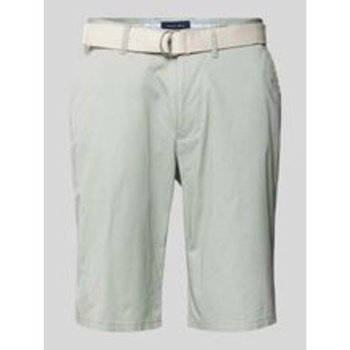 Slim Fit Chino-Shorts mit Gürtel - christian berg - Modalova