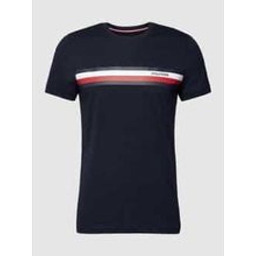 Slim Fit T-Shirt mit Label-Print - Tommy Hilfiger - Modalova