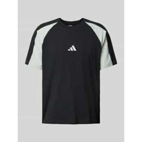 T-Shirt mit Label-Print - adidas Sportswear - Modalova