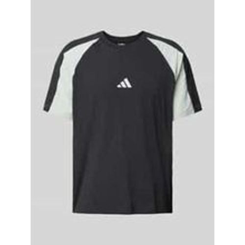 T-Shirt mit Label-Print - adidas Sportswear - Modalova