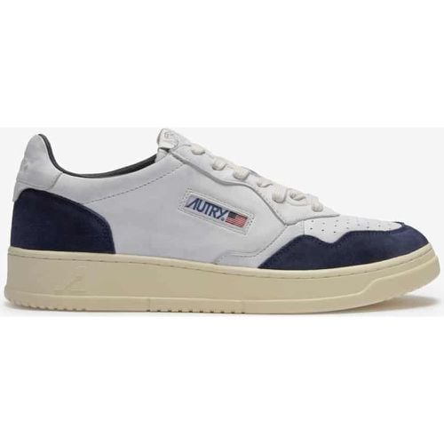 Medalist Low Top Sneaker | Herren (41) - Autry - Modalova