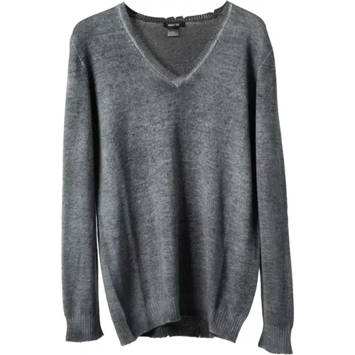 Iconic Cashmere V-Neck Sweater , male, Sizes: S, M, XL, 3XL, 2XL, L - Avant Toi - Modalova