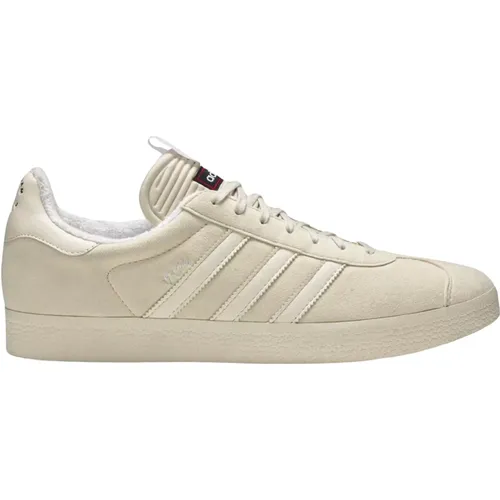 Limited Edition Gazelle United Arrows Sons , male, Sizes: 14 UK, 8 2/3 UK, 12 2/3 UK, 10 UK, 9 1/3 UK, 6 UK, 11 1/3 UK, 13 1/3 UK, 10 2/3 UK, 12 UK - Adidas - Modalova